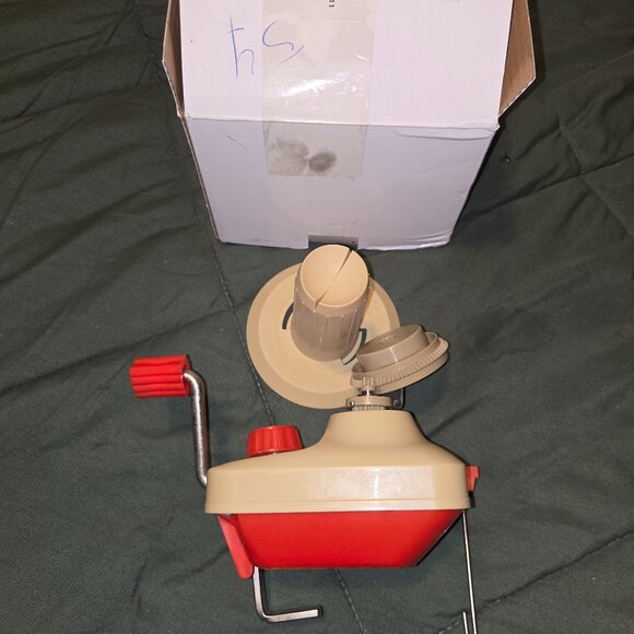 Manual Yarn Winder - Picture 1 of 1